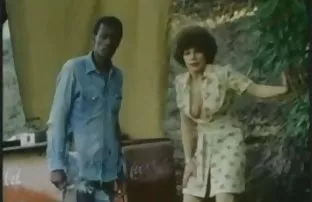 xxx 令人惊叹的女同性恋者在泳池边互相舔甜蜜的小猫