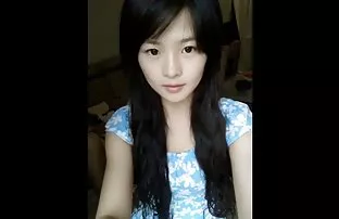xxx 脱掉她的红色长袜，胖女人开始抽搐