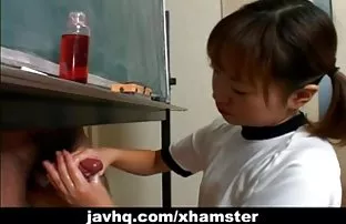 xxx 两个情妇让奴隶舔舔脚趾并用睫毛殴打他们