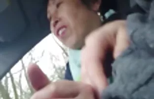 xxx 成熟的俄罗斯女人为电视维修支付实物