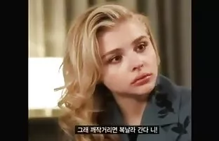 xxx 热的口交和风雨如磐的阴道性交与俄罗斯姑娘在相机上