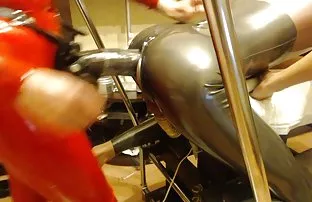 xxx 那家伙在肛门里乱搞那个年轻的荡妇