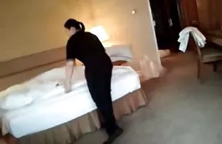 xxx 长笛的惊人的俄国女孩演奏在摄影机的恶作剧