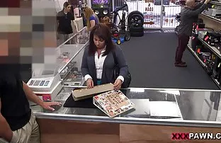 xxx 那家伙让他的女朋友舔肛门，吮吸鸡巴
