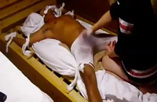 xxx 一个人拿起一台摄像机，和一个金发女孩进行了性交