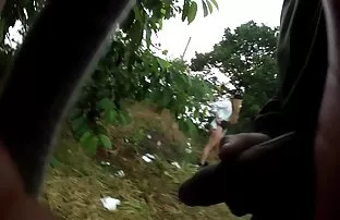 xxx 性感的俄罗斯布鲁内特洗个澡，炫耀她的乳房